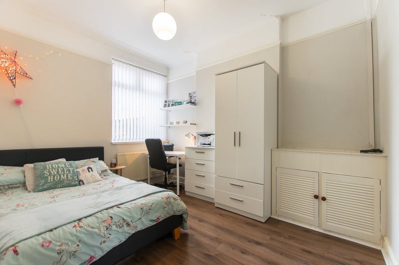 Room Dogfield Street in Cardiff