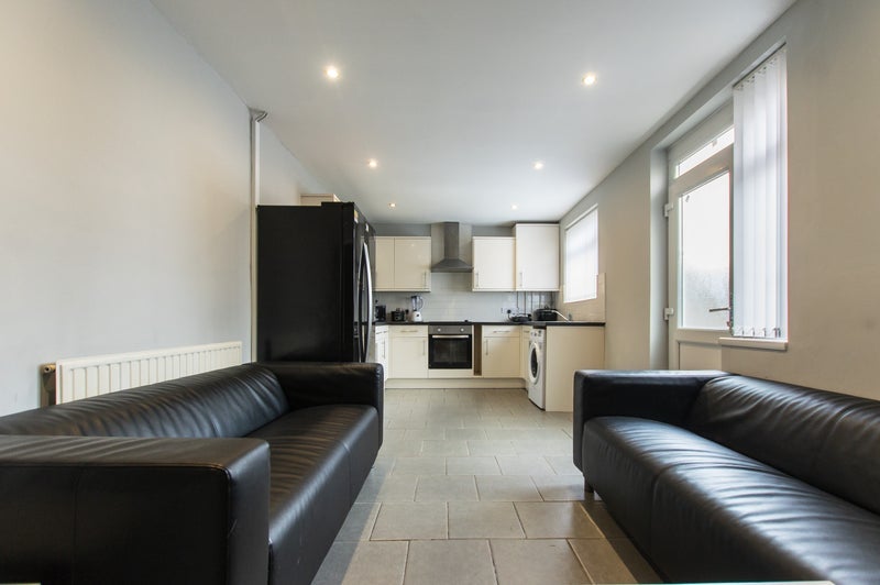 Room Dogfield Street in Cardiff