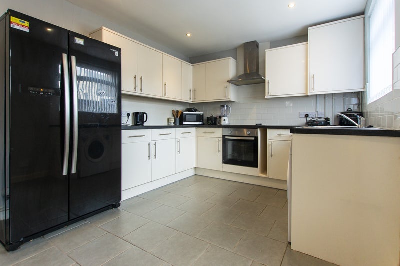 Room Dogfield Street in Cardiff
