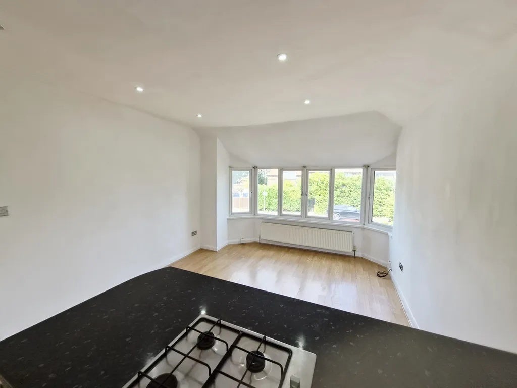 Flat Hamilton Road in Greater London