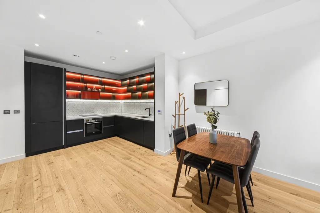 Flat Lyell Street in Greater London