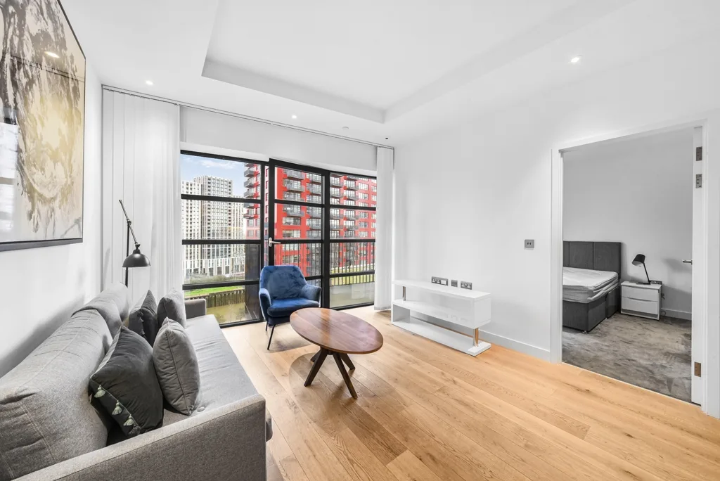 Flat Lyell Street in Greater London