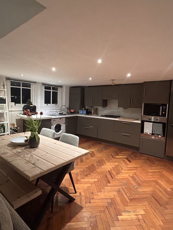 Room Gatton Road in Greater London