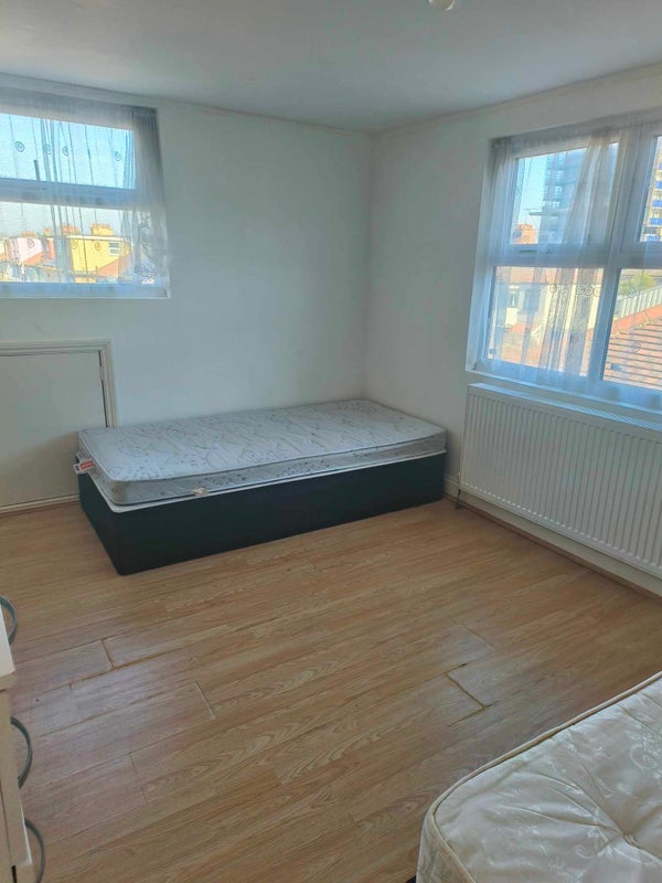 Room Lea Bridge Road in Greater London