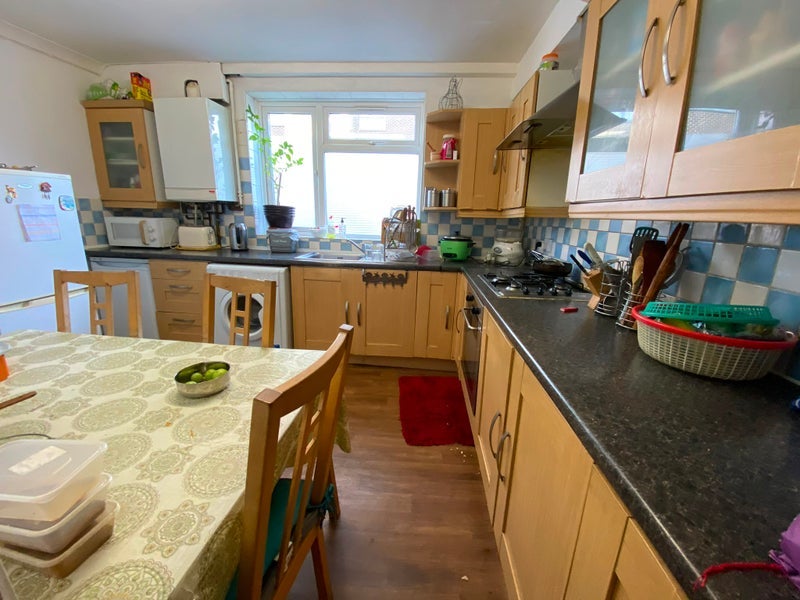 Room Woodall Close in Greater London
