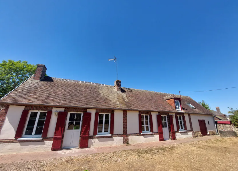 Maison Place de l'Église à Ambenay
