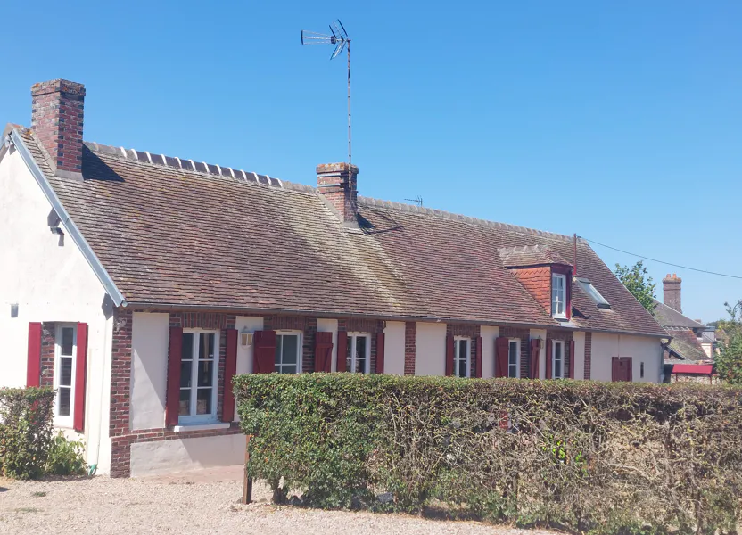Maison Place de l'Église à Ambenay