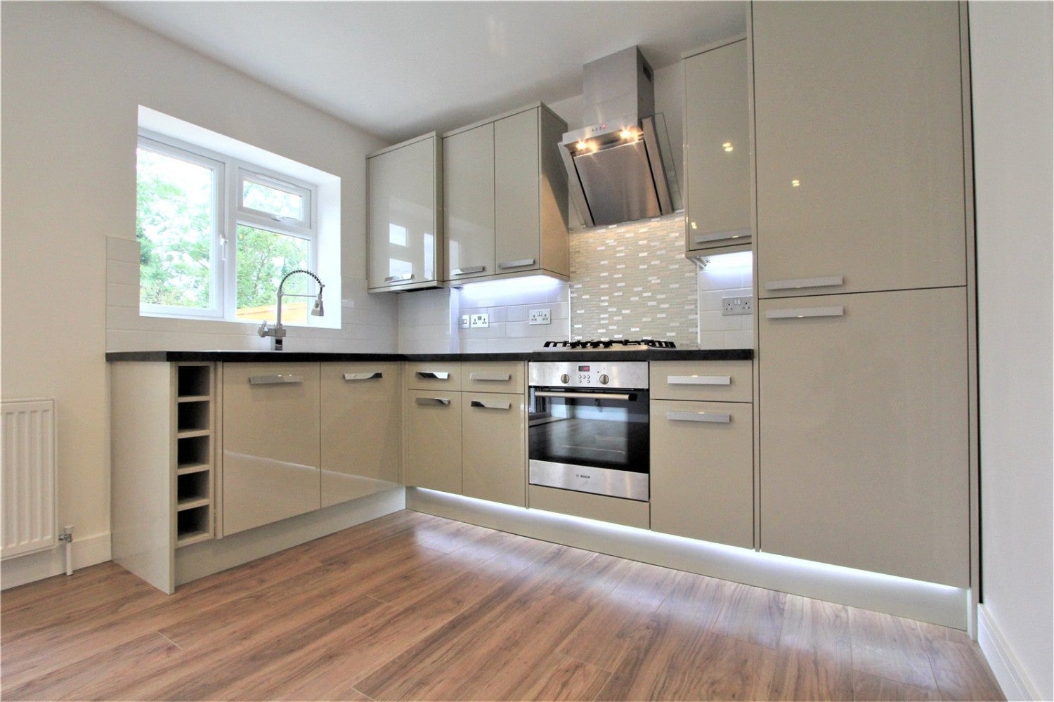 Flat Pinner Road in Greater London