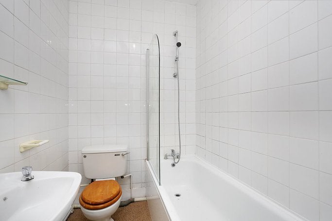 Flat Whitehall Park in Greater London