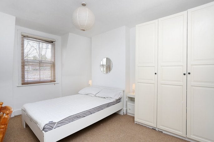 Flat Whitehall Park in Greater London