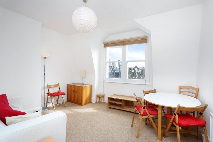Flat Whitehall Park in Greater London