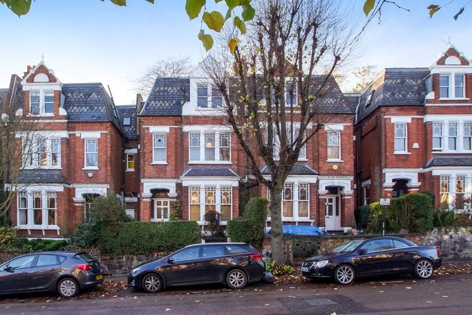 Flat Whitehall Park in Greater London