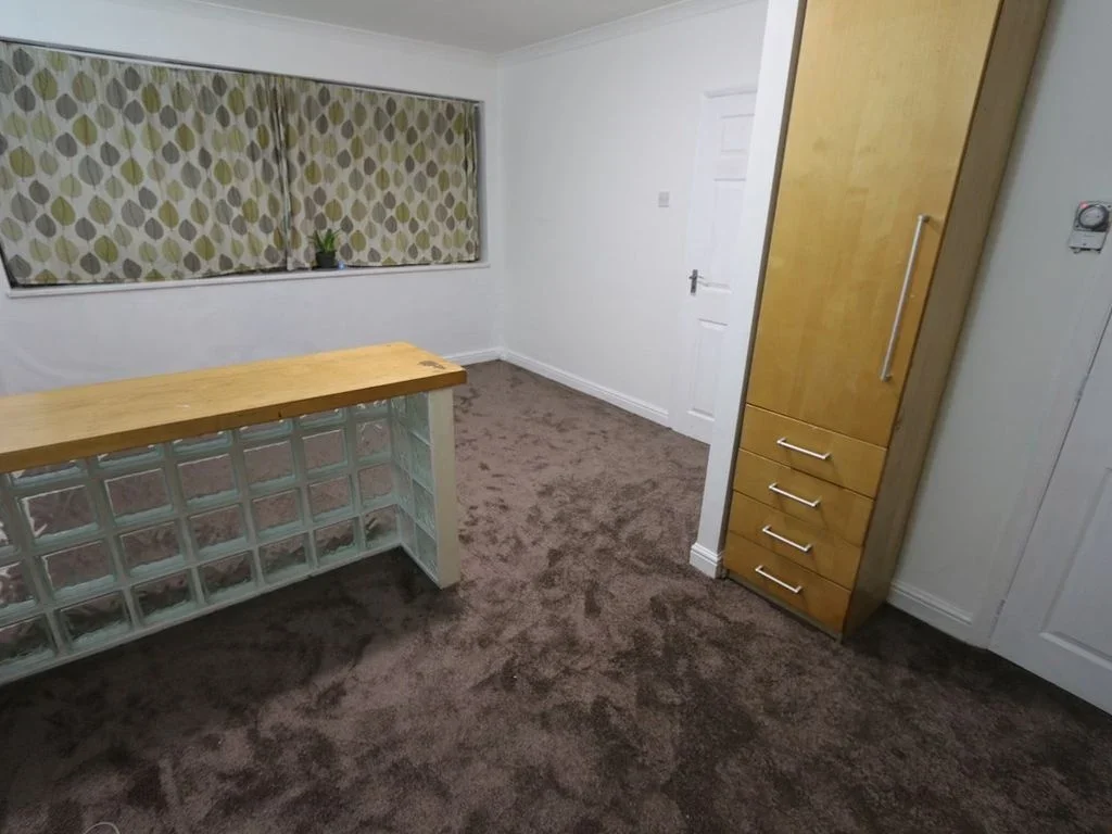 Flat Carlton Avenue East in Greater London