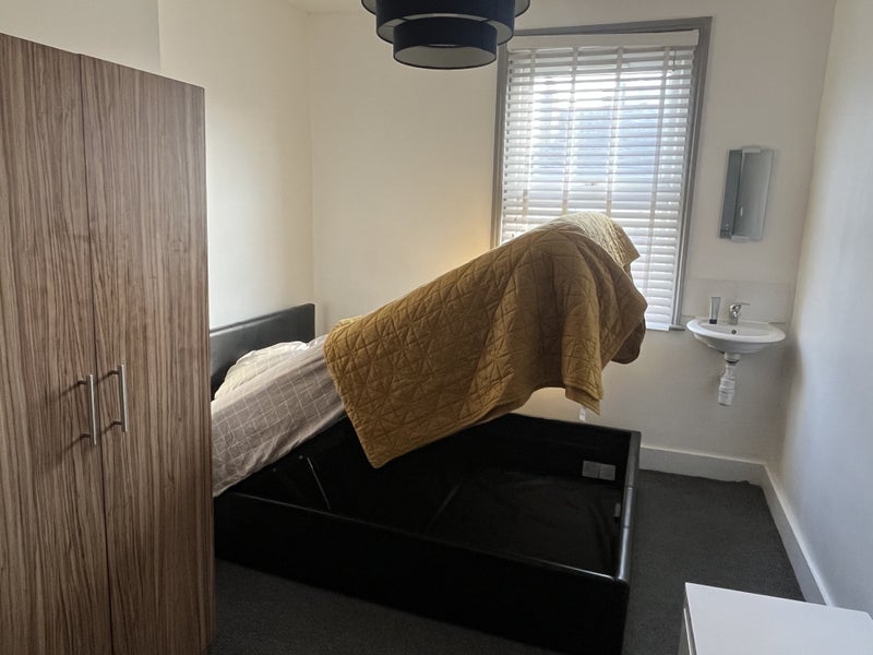 Room Cambridge Road in Greater London