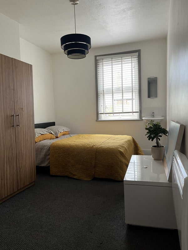 Room Cambridge Road in Greater London