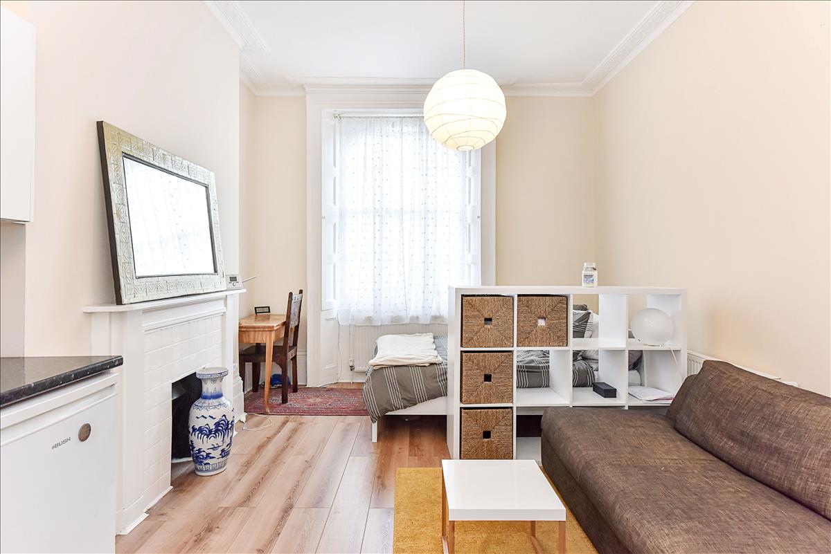 Flat Regent Square in Greater London