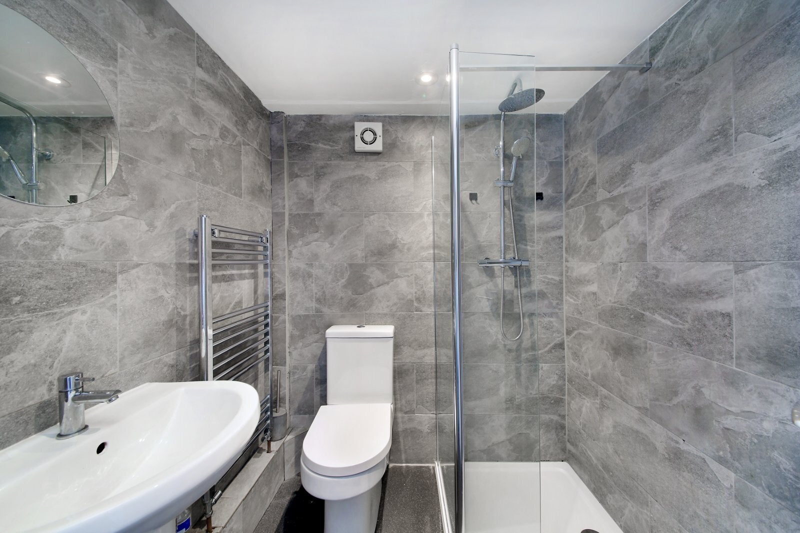 Flat Lavender Hill in Greater London