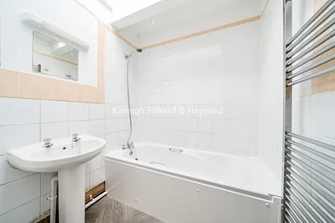 Flat Alexandra Avenue in Greater London