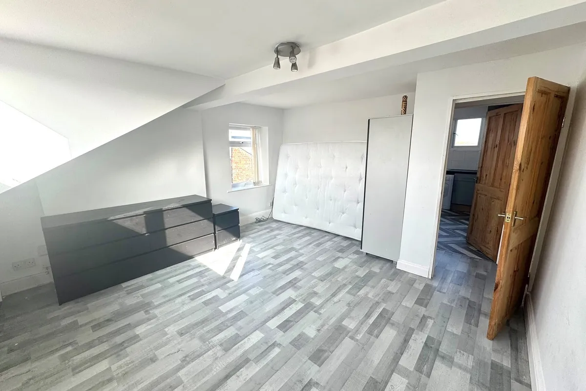 Flat Euston Grove in Oxton Village