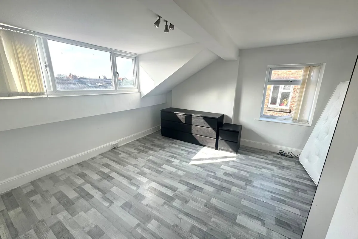 Flat Euston Grove in Oxton Village