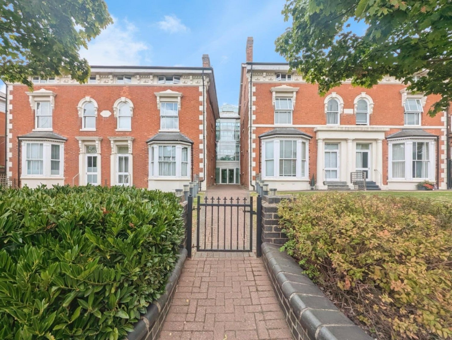 Flat Warwick Road in Metropolitan Borough of Solihull