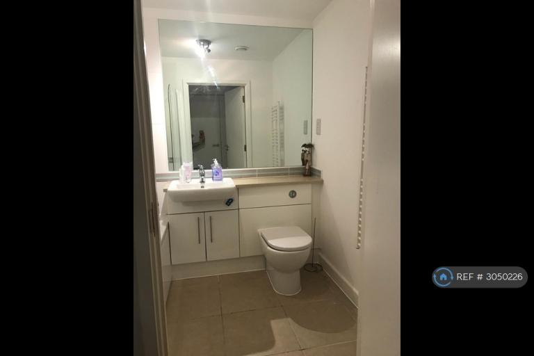 Flat Park Lodge Avenue in Greater London