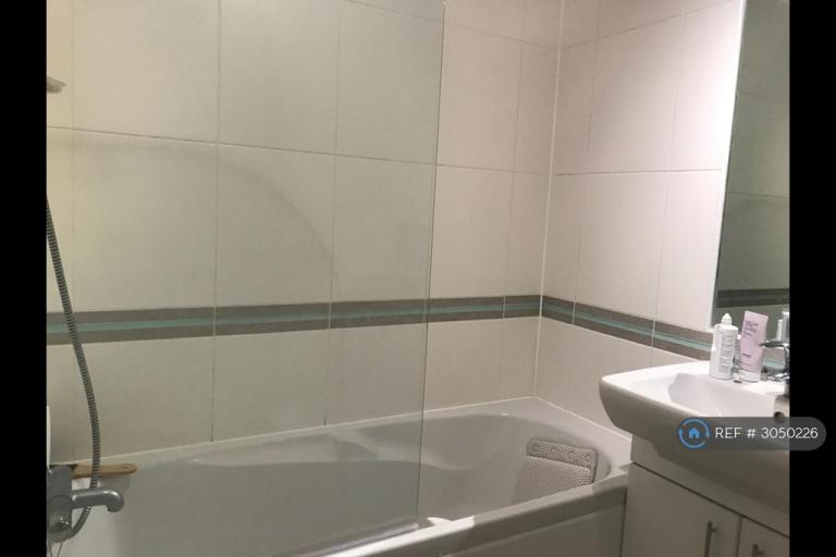 Flat Park Lodge Avenue in Greater London