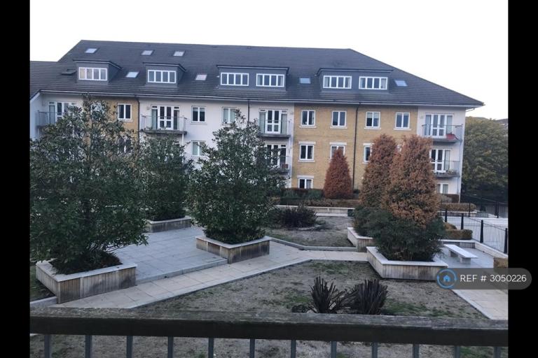 Flat Park Lodge Avenue in Greater London