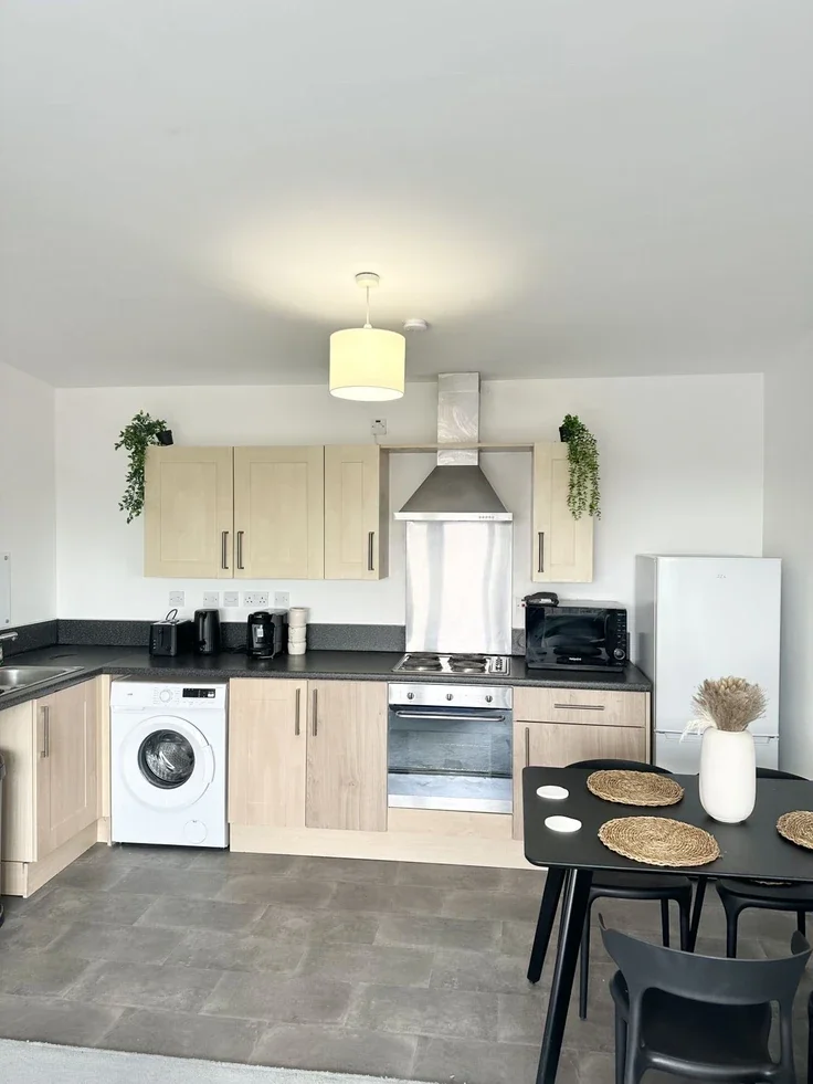 Flat Hampden Grove in Salford