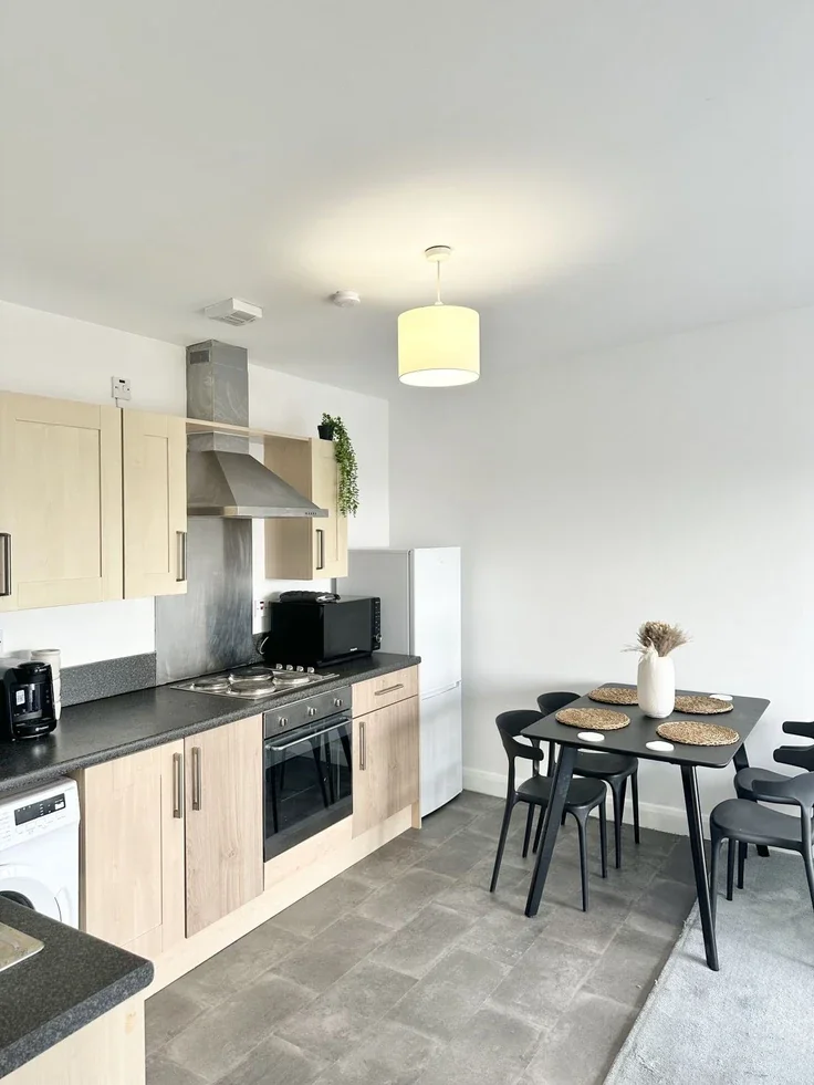 Flat Hampden Grove in Salford