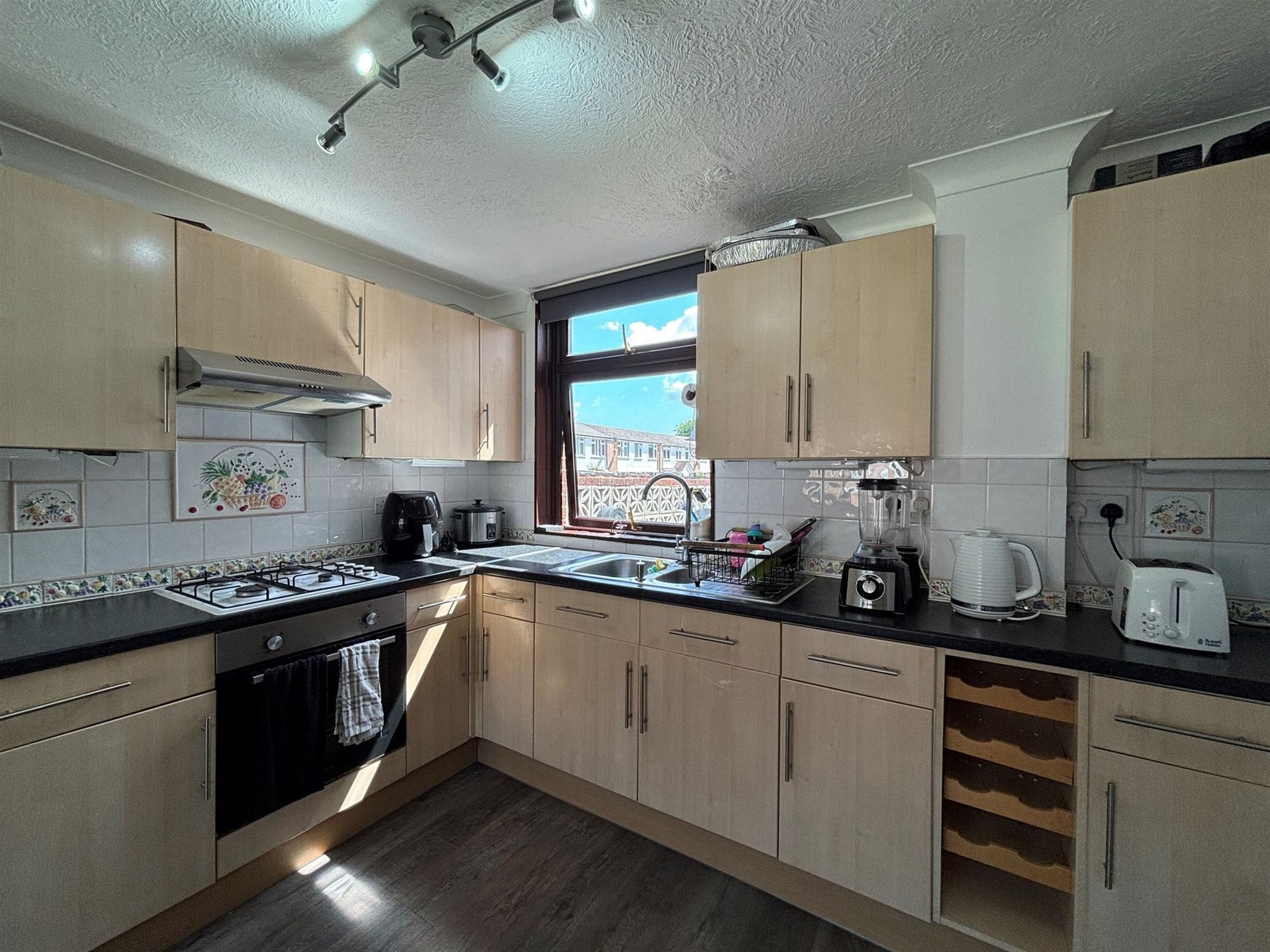 House Dykewood Close in Dartford