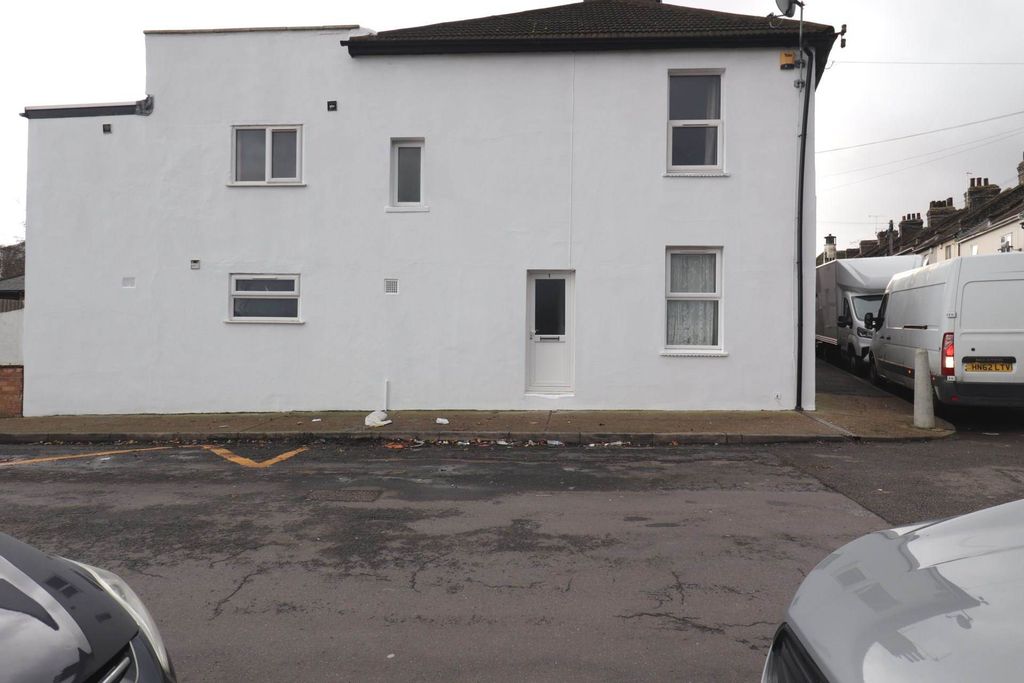 House New Road in Gravesham