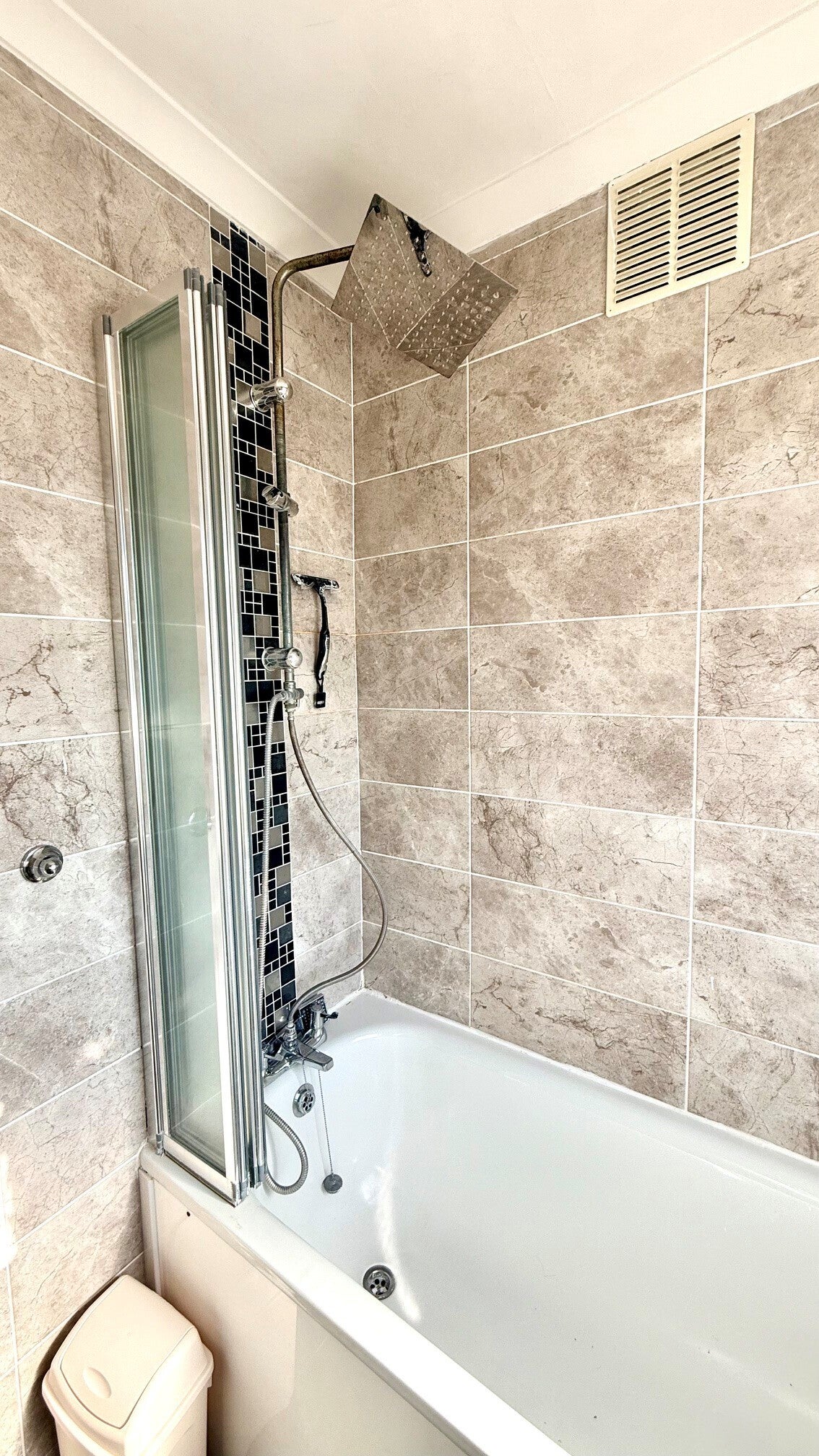 House Roding Lane North in Greater London