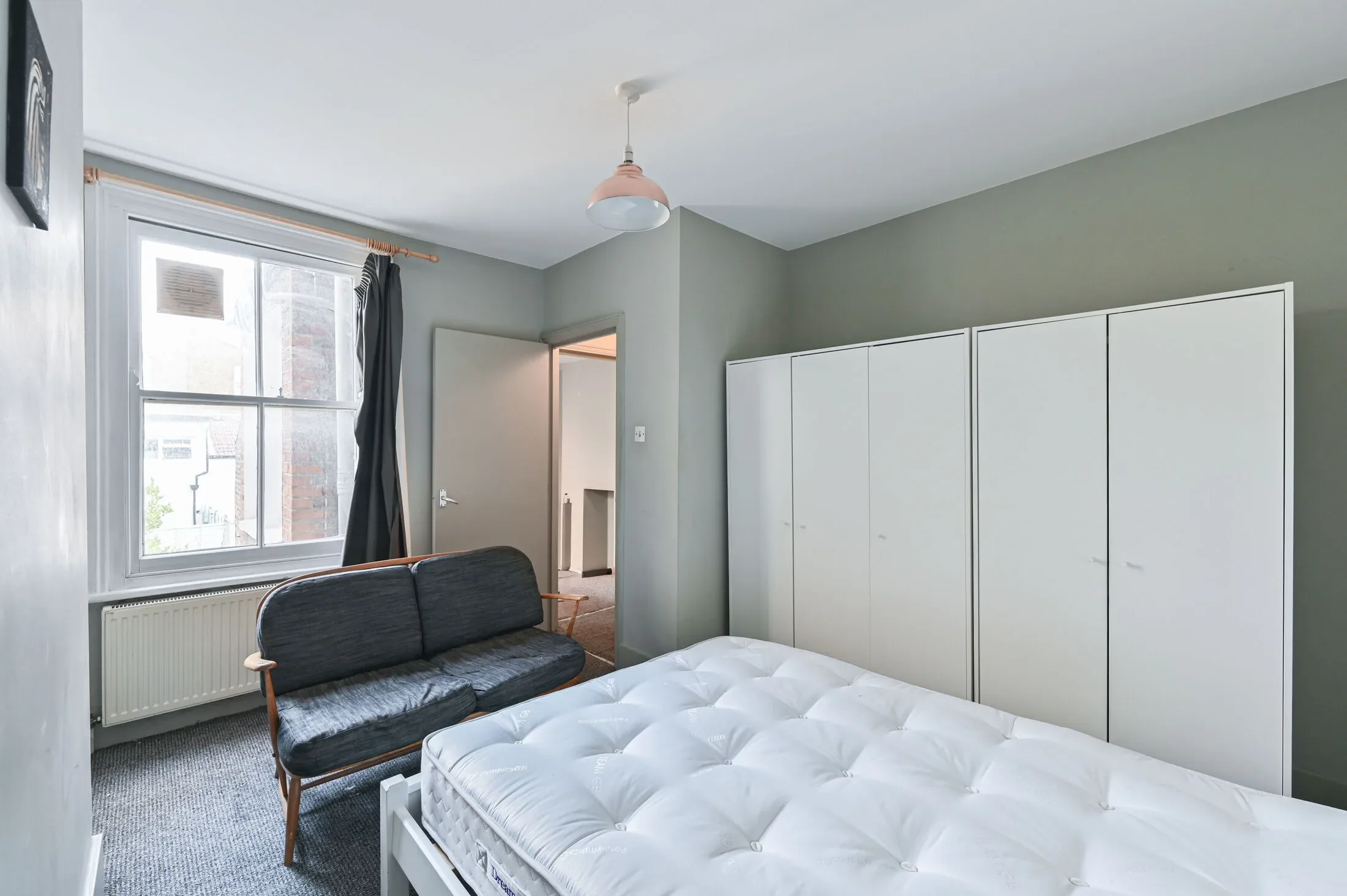 Flat Gilbey Road in Greater London