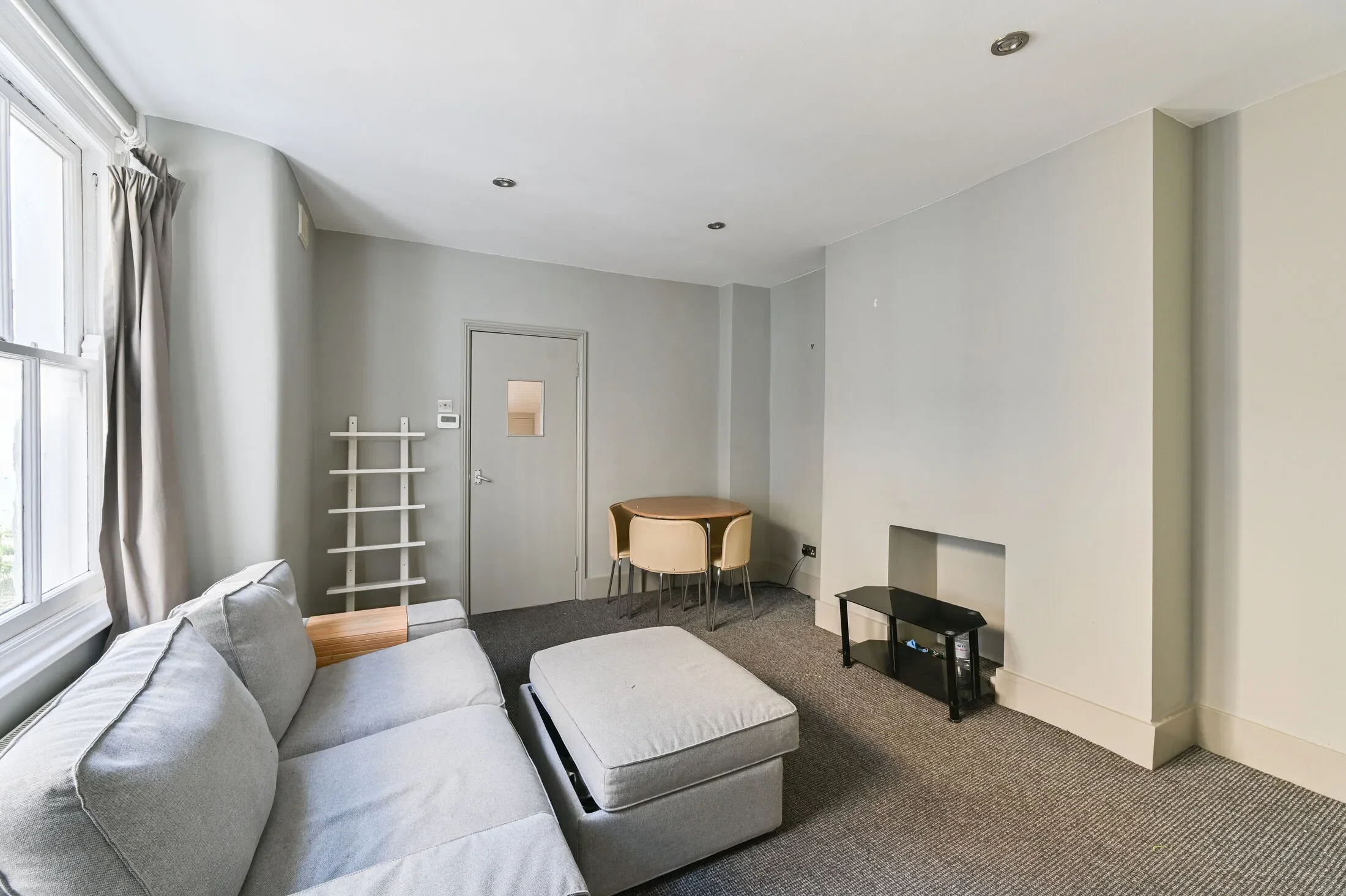 Flat Gilbey Road in Greater London