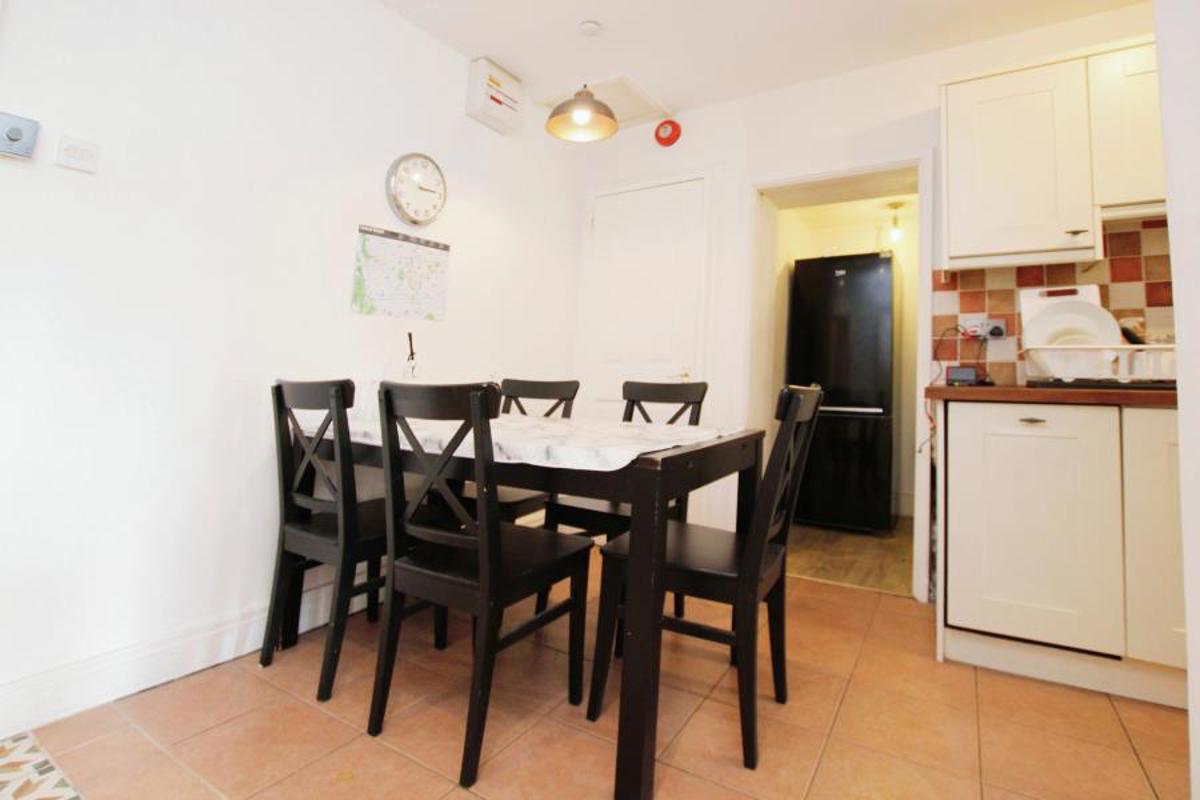 Flat Clarendon Road in Bristol