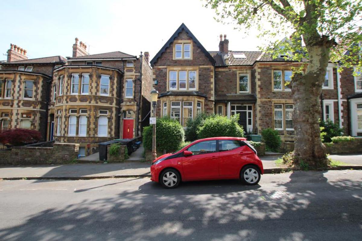 Flat Clarendon Road in Bristol