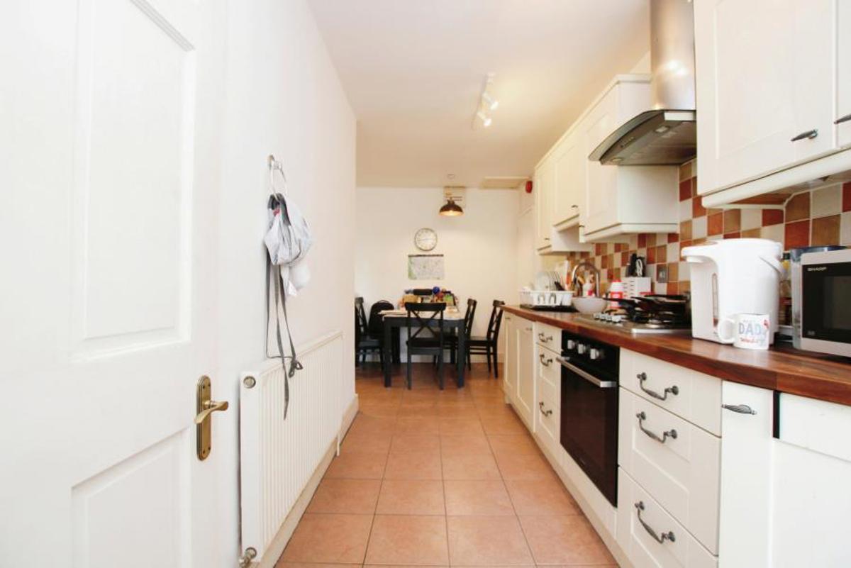 Flat Clarendon Road in Bristol