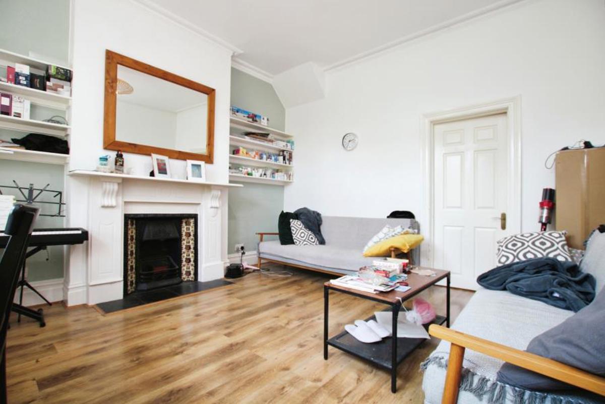 Flat Clarendon Road in Bristol