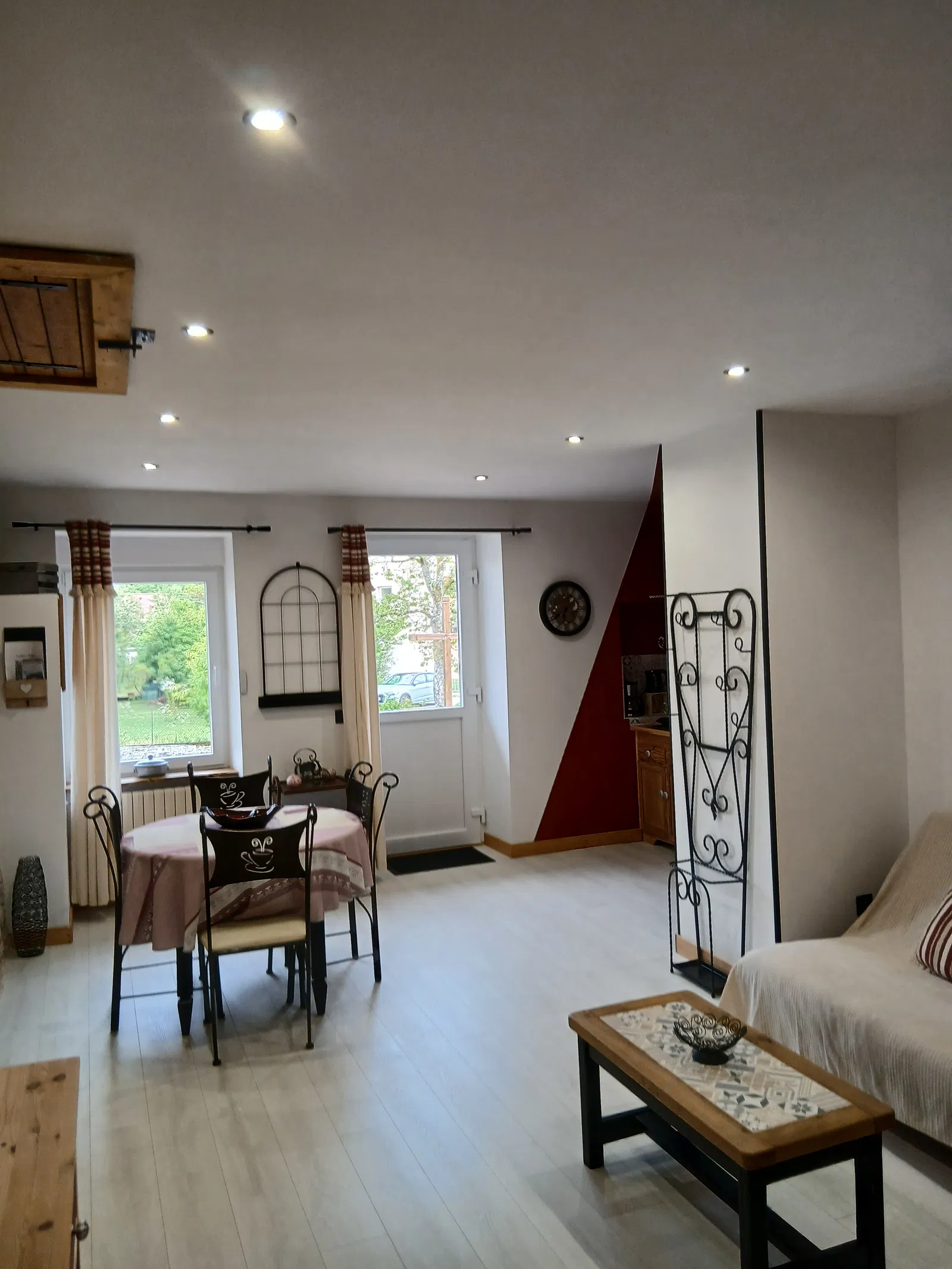 Room Route de Lons-le-Saunier in Arinthod