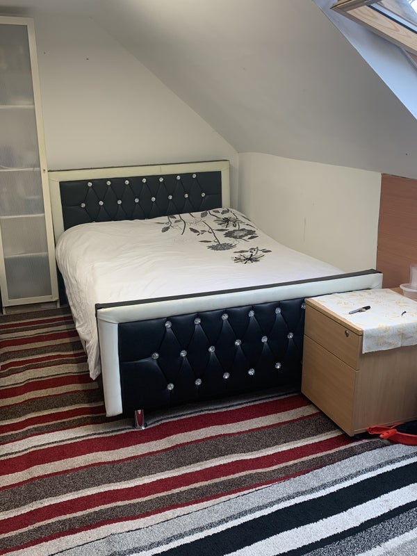 Room Stoneyholme Avenue in Manchester