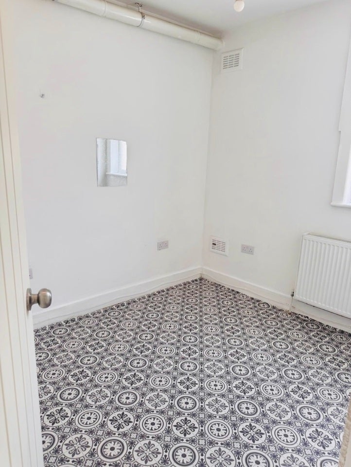 Flat Salop Road in Greater London