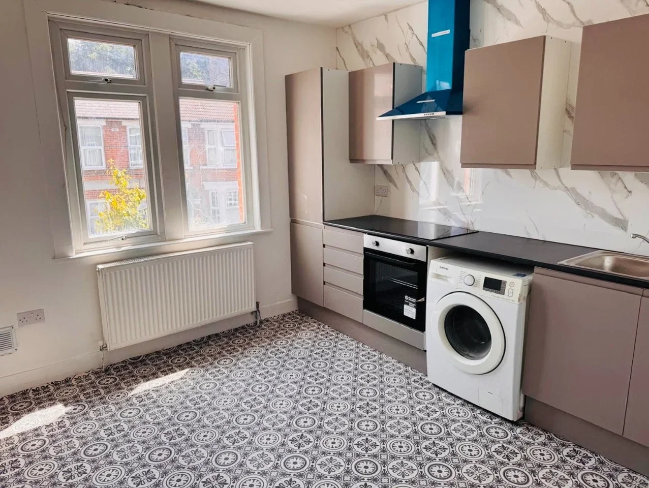Flat Salop Road in Greater London