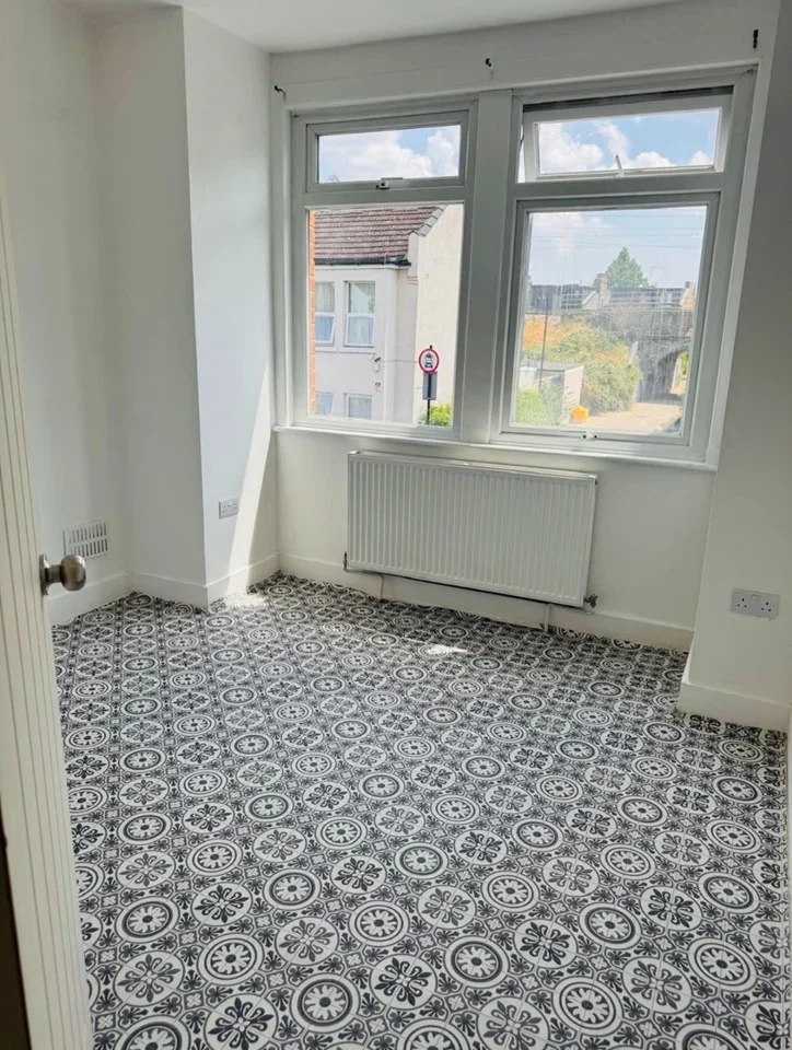 Flat Salop Road in Greater London