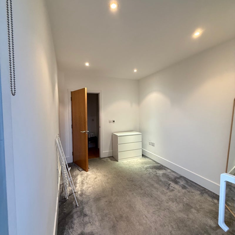 Room Juniper Drive in Greater London