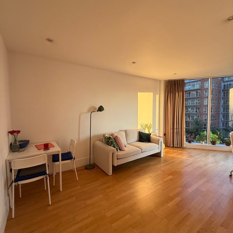 Room Juniper Drive in Greater London