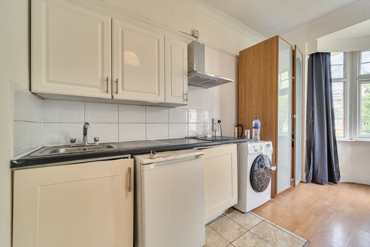 Flat Finchley Road in Greater London