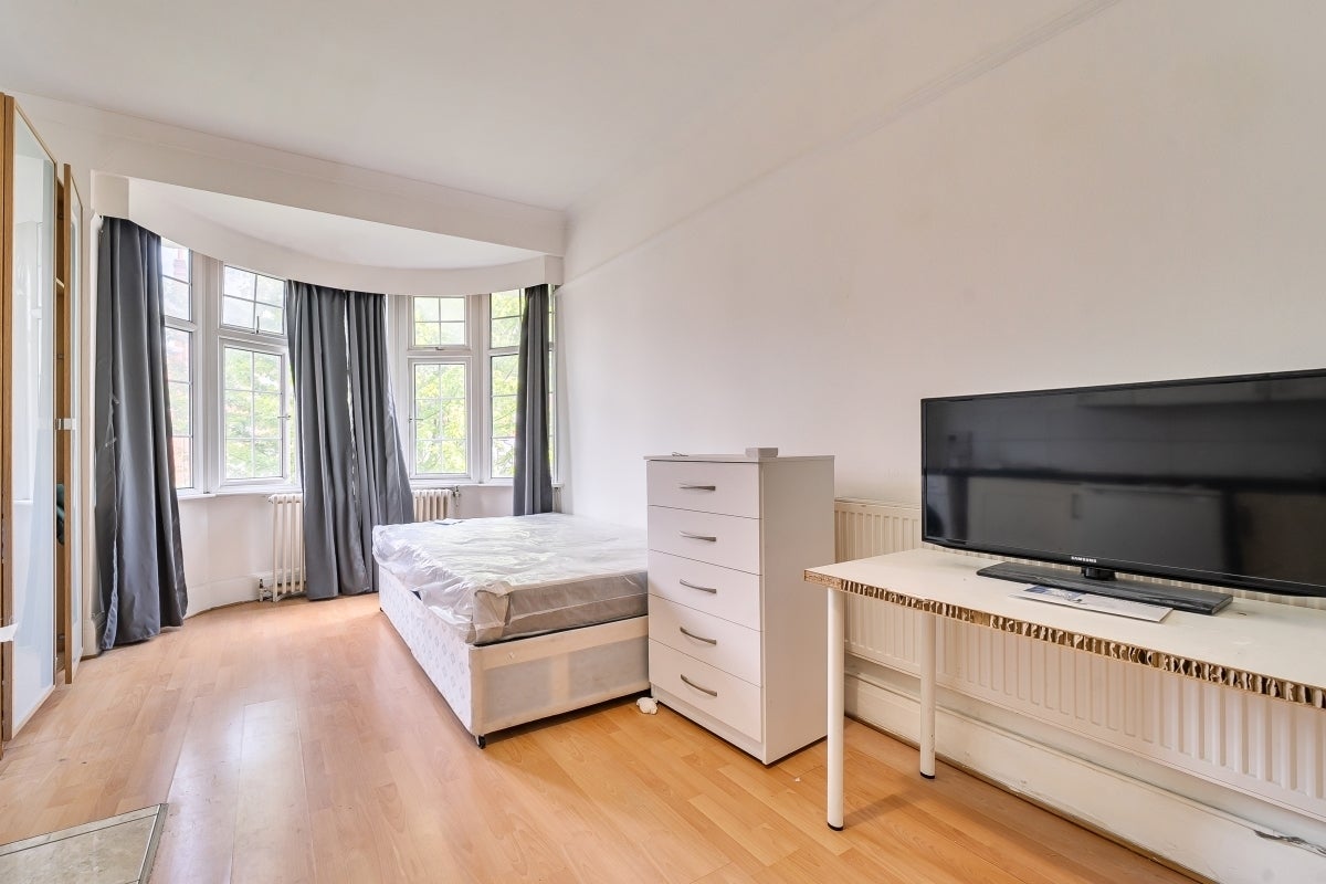 Flat Finchley Road in Greater London