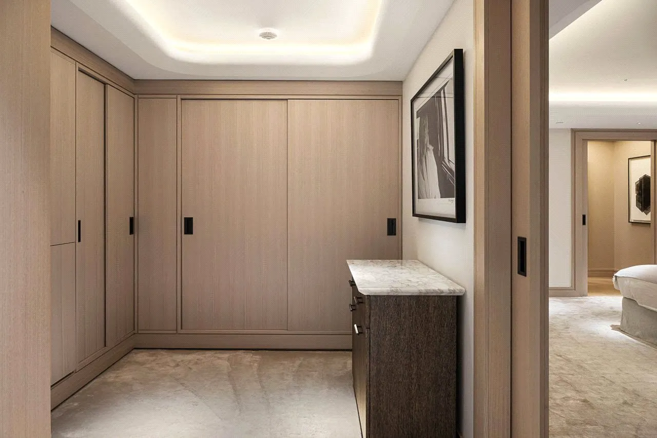 Flat Stanhope Gate in City of Westminster
