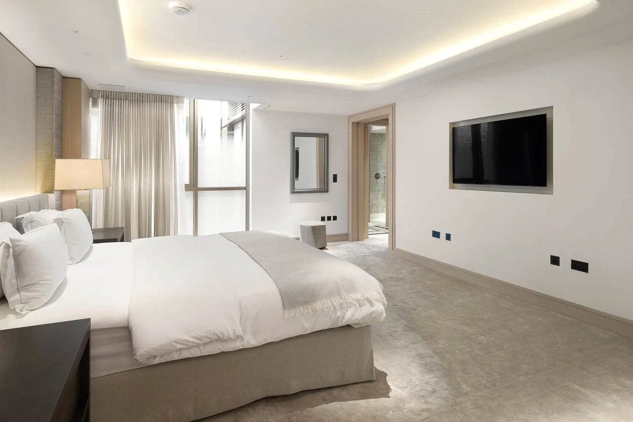 Flat Stanhope Gate in City of Westminster